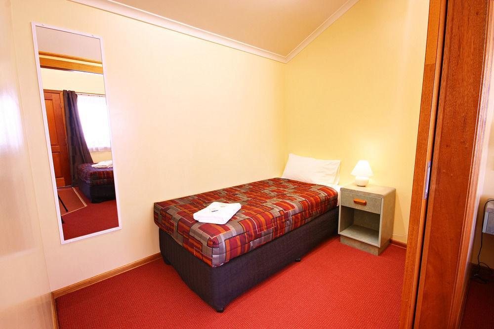 Downs Motel Туумба Екстериор снимка
