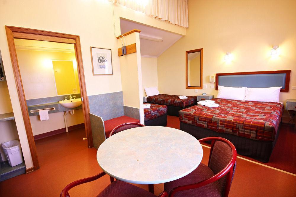 Downs Motel Туумба Екстериор снимка