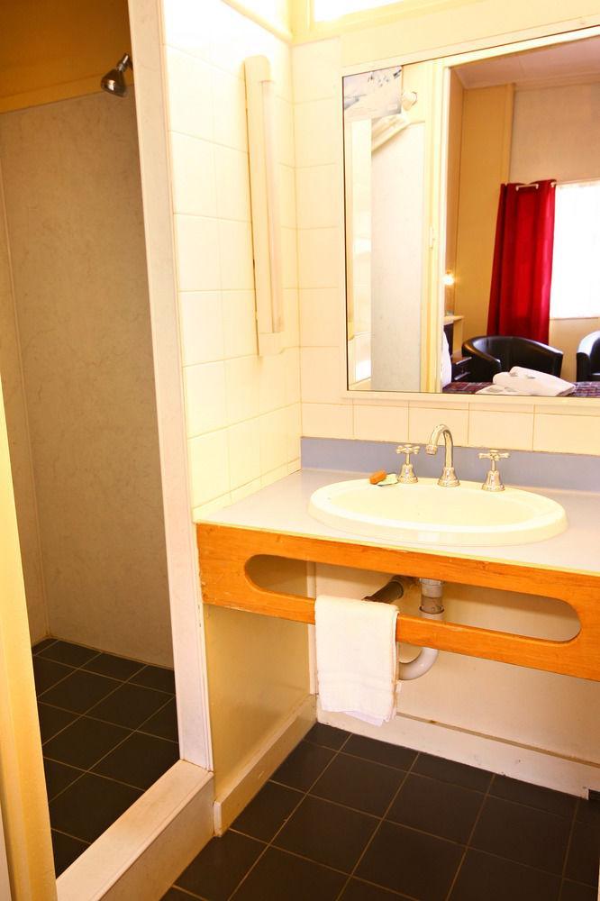 Downs Motel Туумба Екстериор снимка