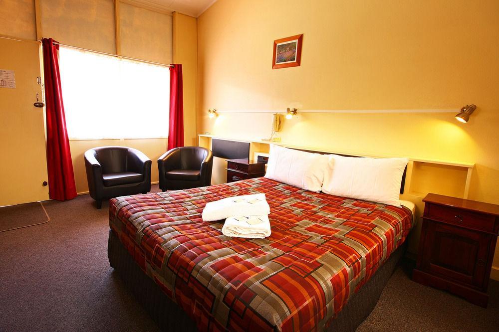 Downs Motel Туумба Екстериор снимка