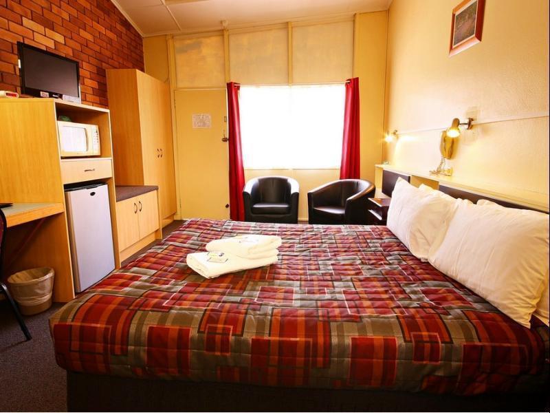 Downs Motel Туумба Екстериор снимка