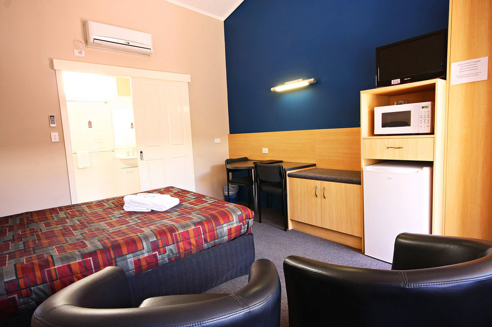 Downs Motel Туумба Екстериор снимка