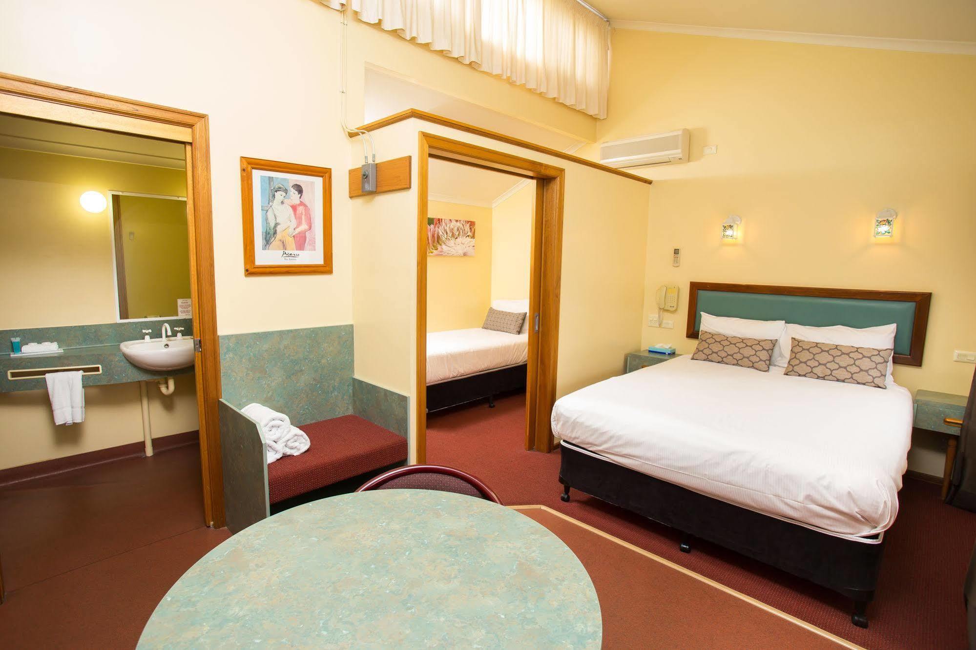 Downs Motel Туумба Екстериор снимка