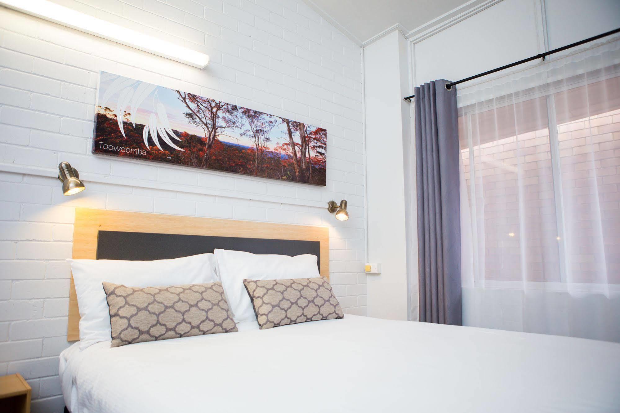 Downs Motel Туумба Екстериор снимка