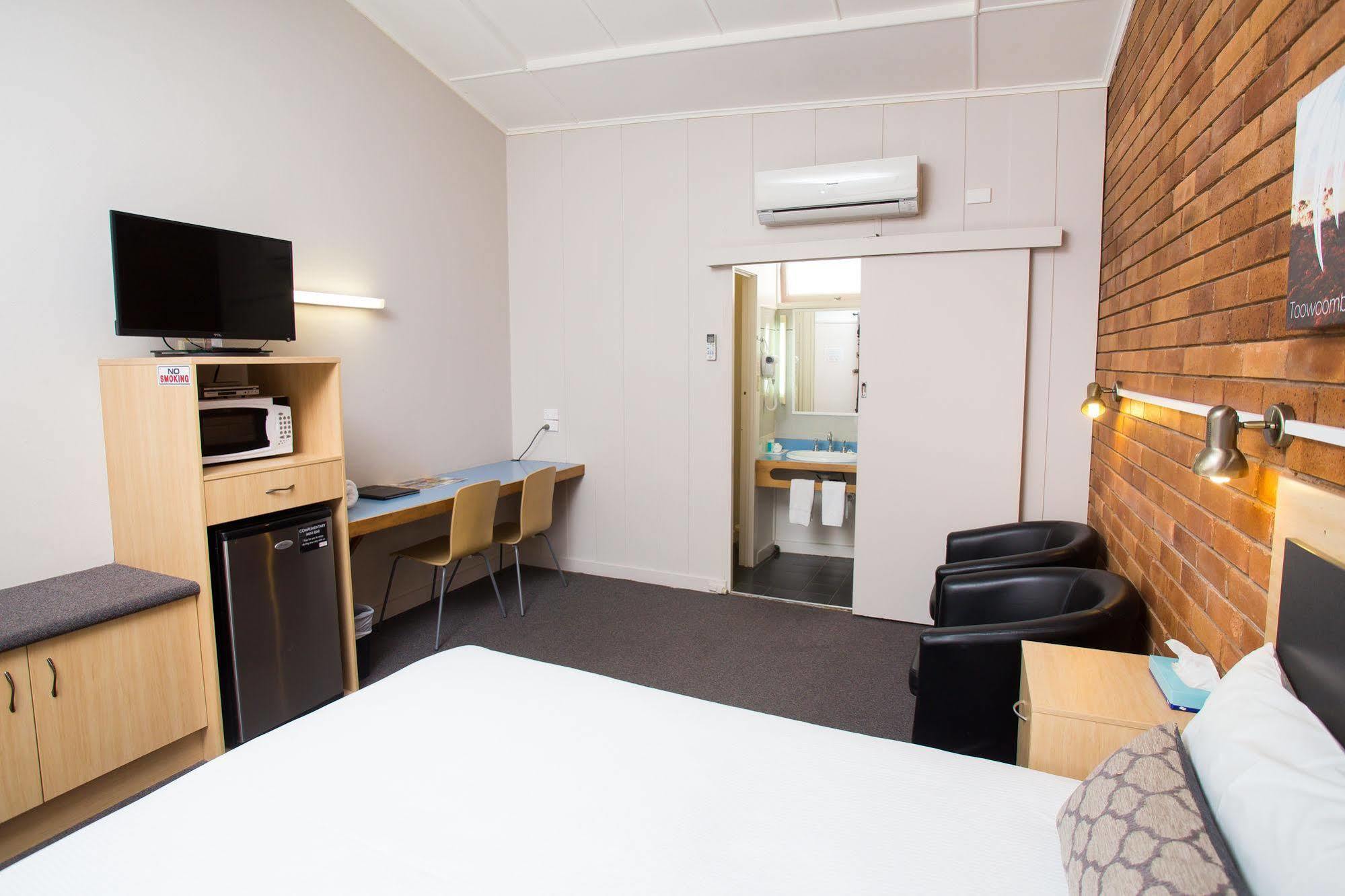 Downs Motel Туумба Екстериор снимка
