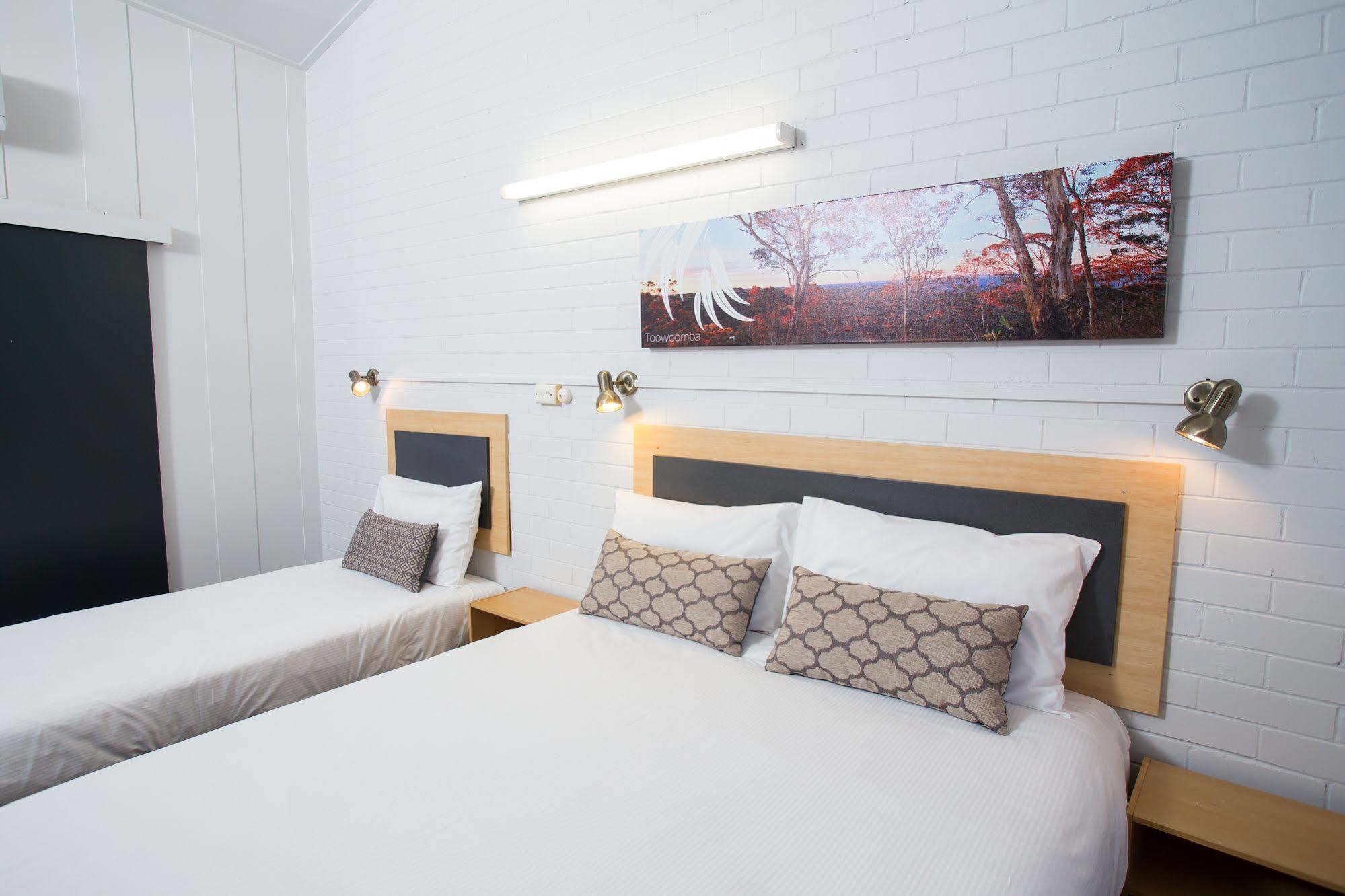 Downs Motel Туумба Екстериор снимка