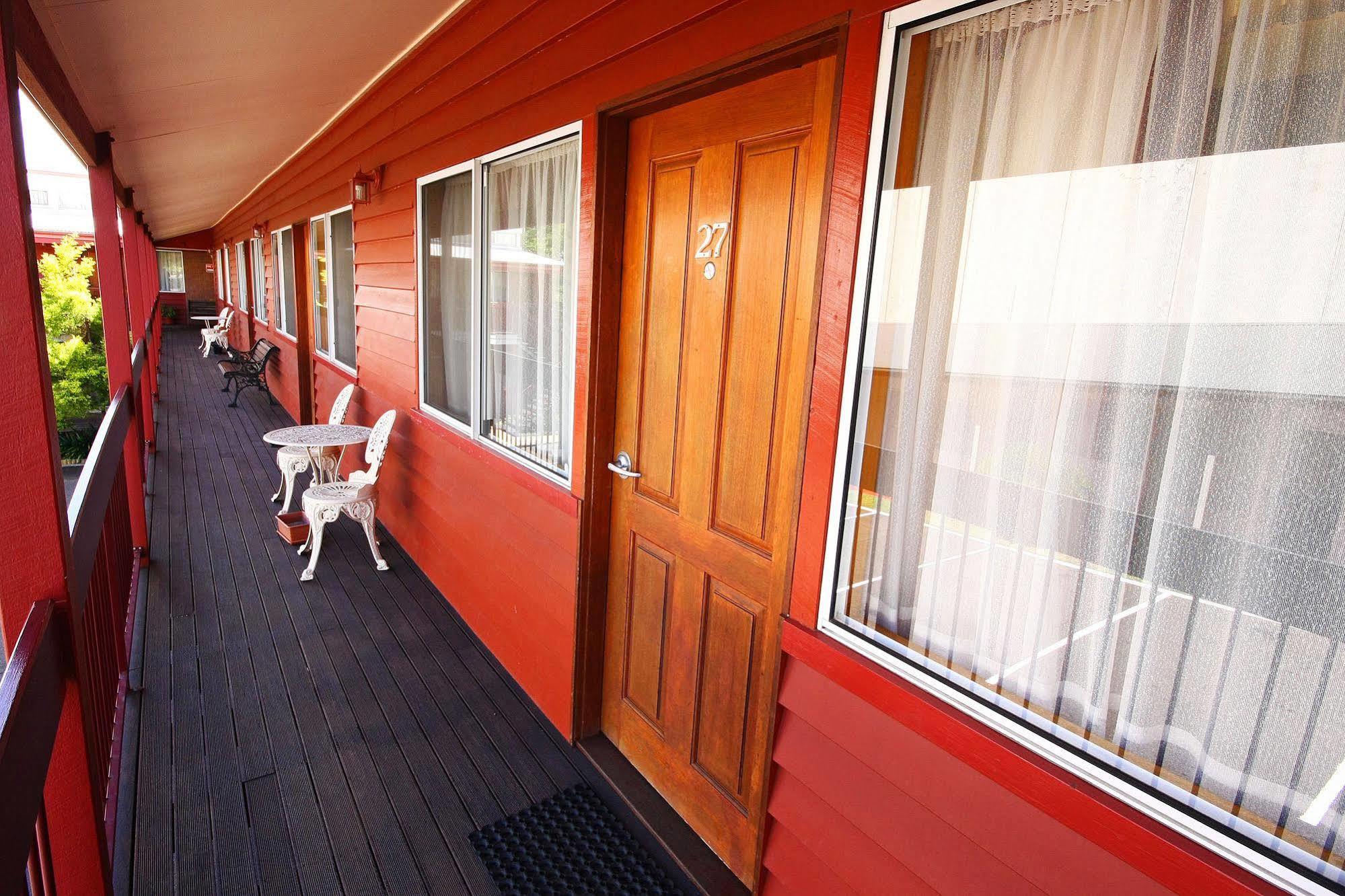 Downs Motel Туумба Екстериор снимка