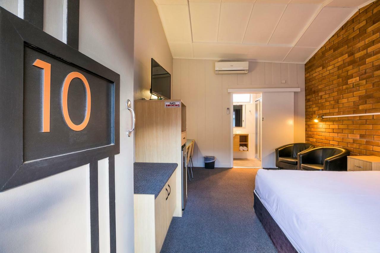 Downs Motel Туумба Екстериор снимка
